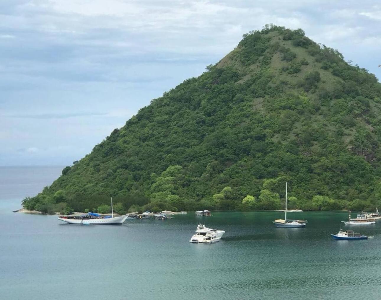 Benedict Guesthouse By Mori Hospitality Labuan Bajo Esterno foto