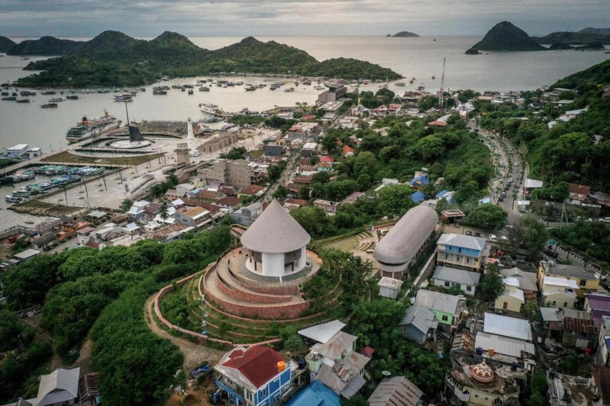 Benedict Guesthouse By Mori Hospitality Labuan Bajo Esterno foto